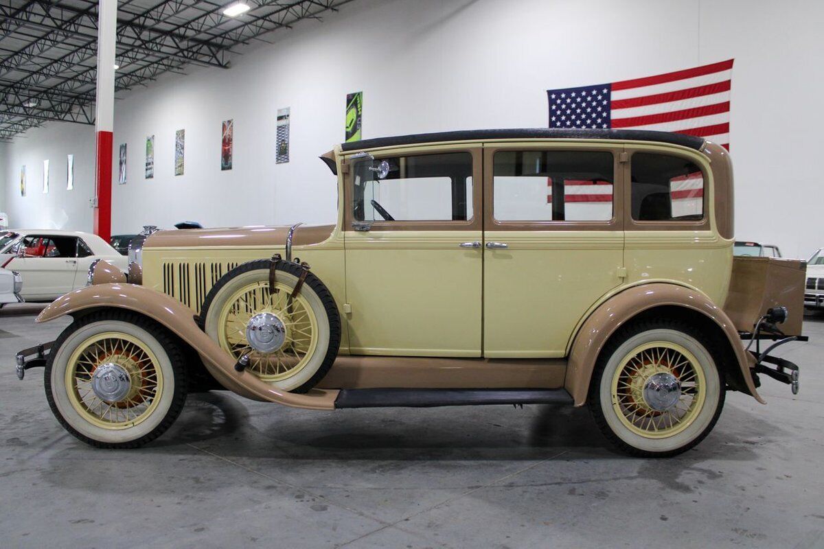 Studebaker-Commander-Berline-1931-2