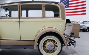 Studebaker-Commander-Berline-1931-3