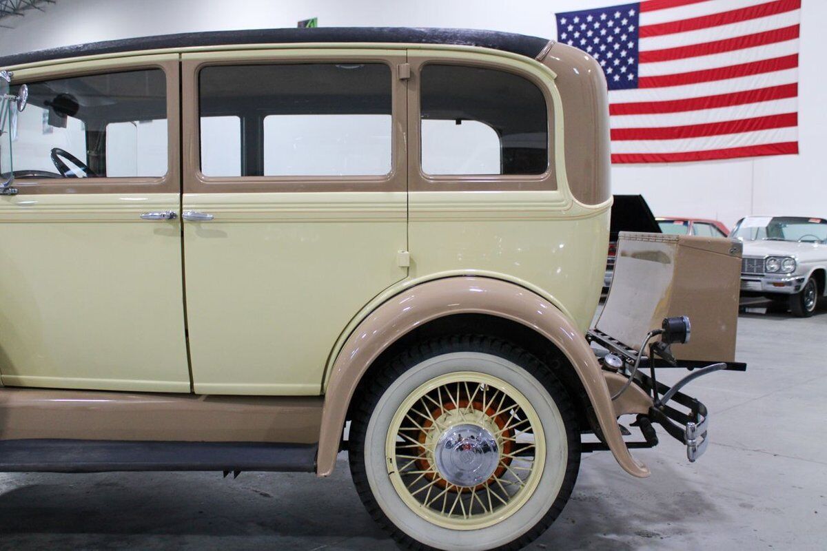 Studebaker-Commander-Berline-1931-3