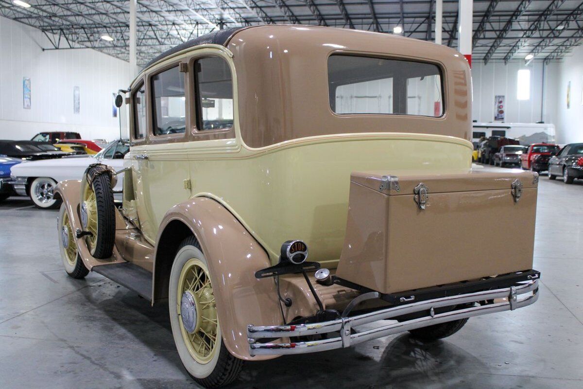 Studebaker-Commander-Berline-1931-4