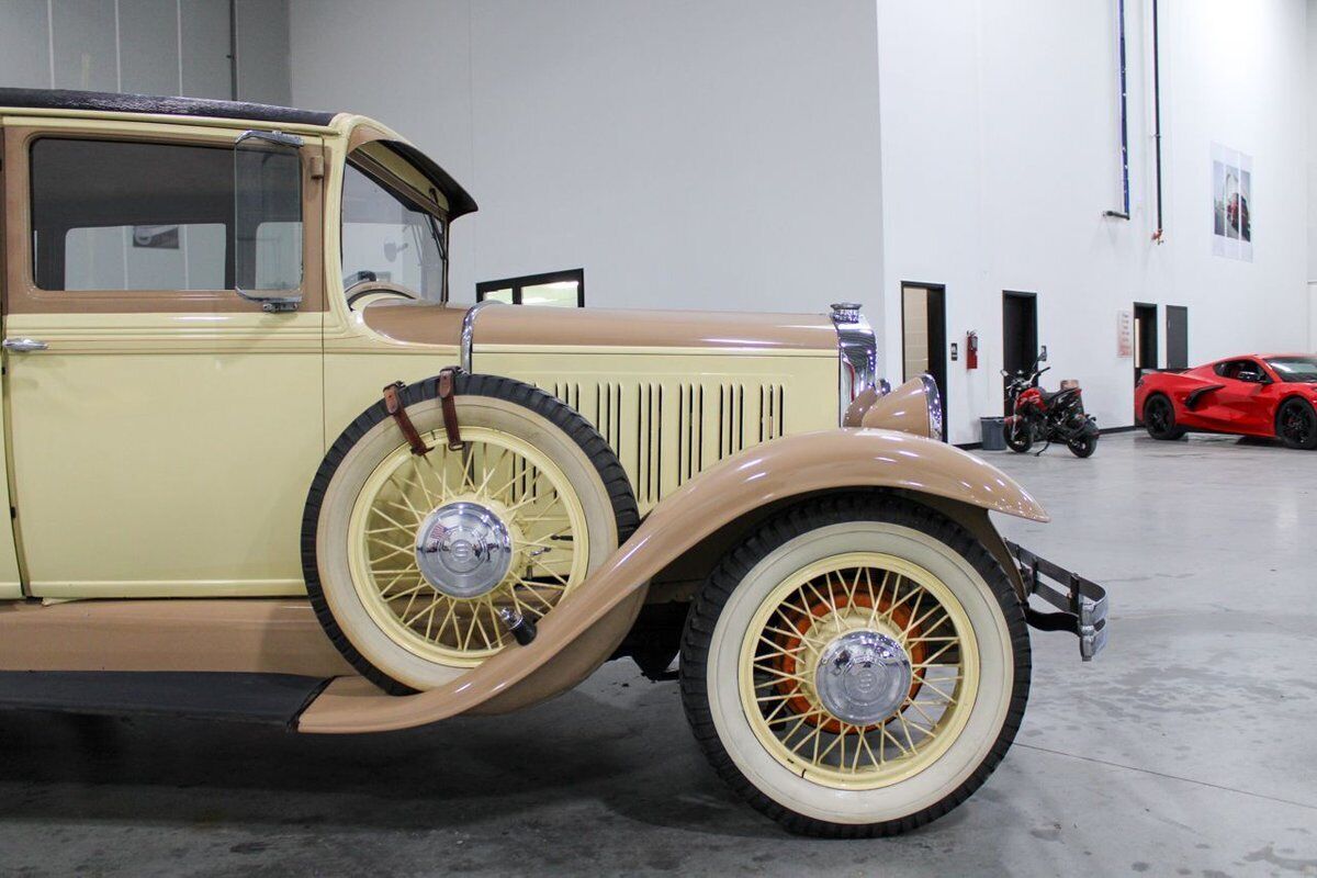 Studebaker-Commander-Berline-1931-9