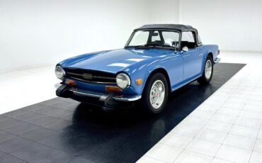 Triumph TR-6  year1}