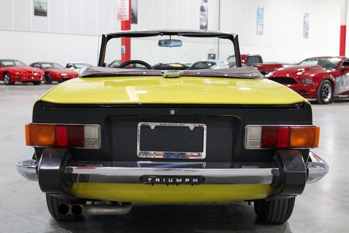 Triumph-TR-6-1974-5