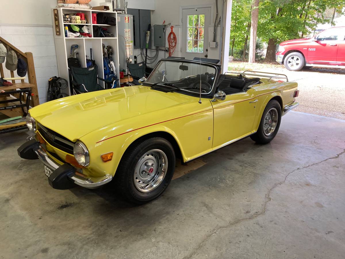 Triumph-Tr6-1974