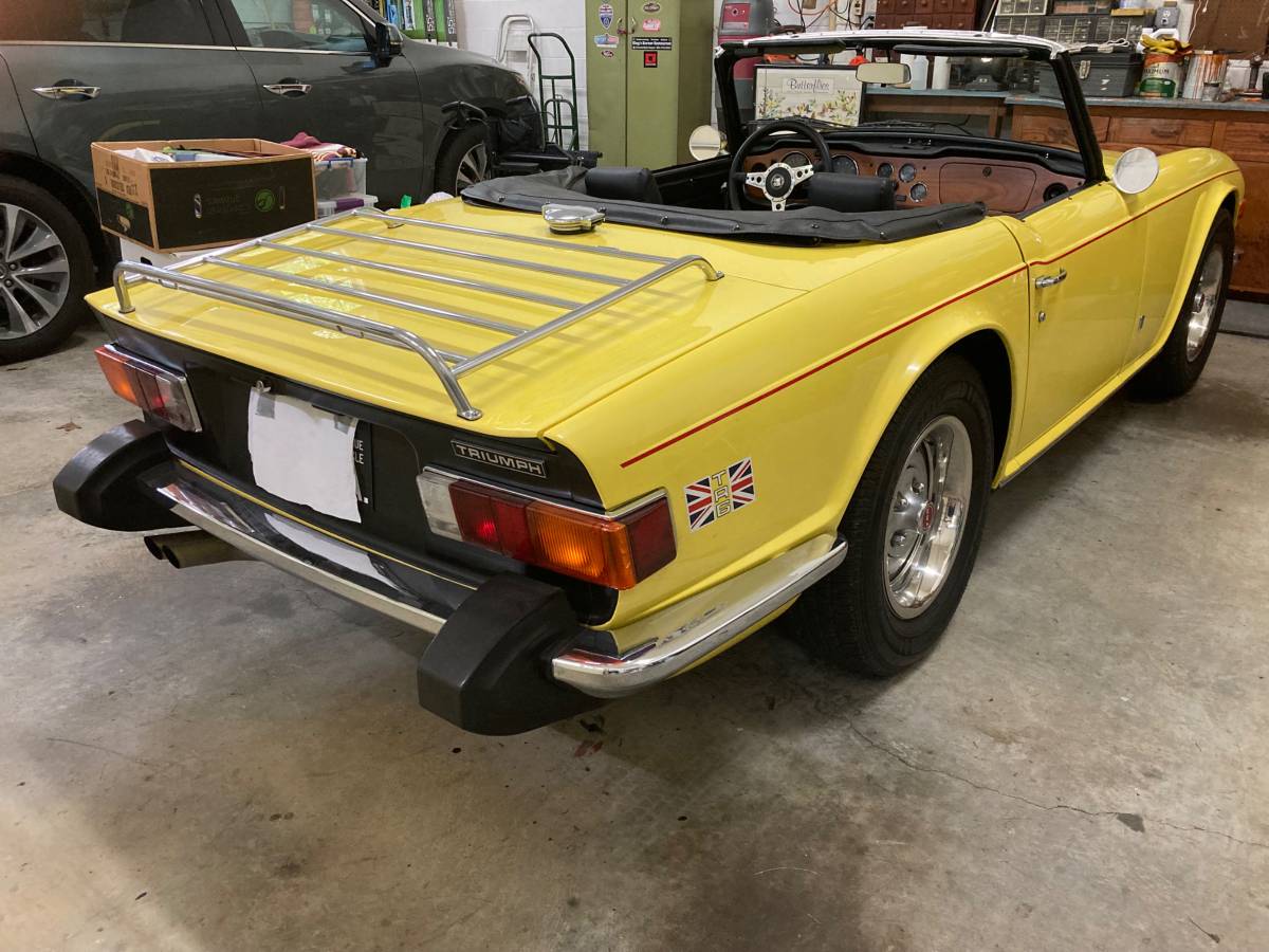 Triumph-Tr6-1974-3