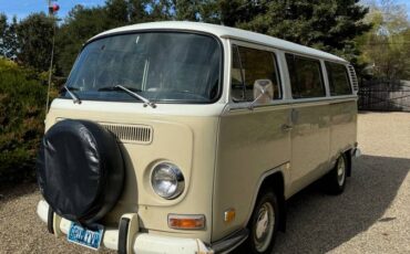 Volkswagen-Bus-1972-1