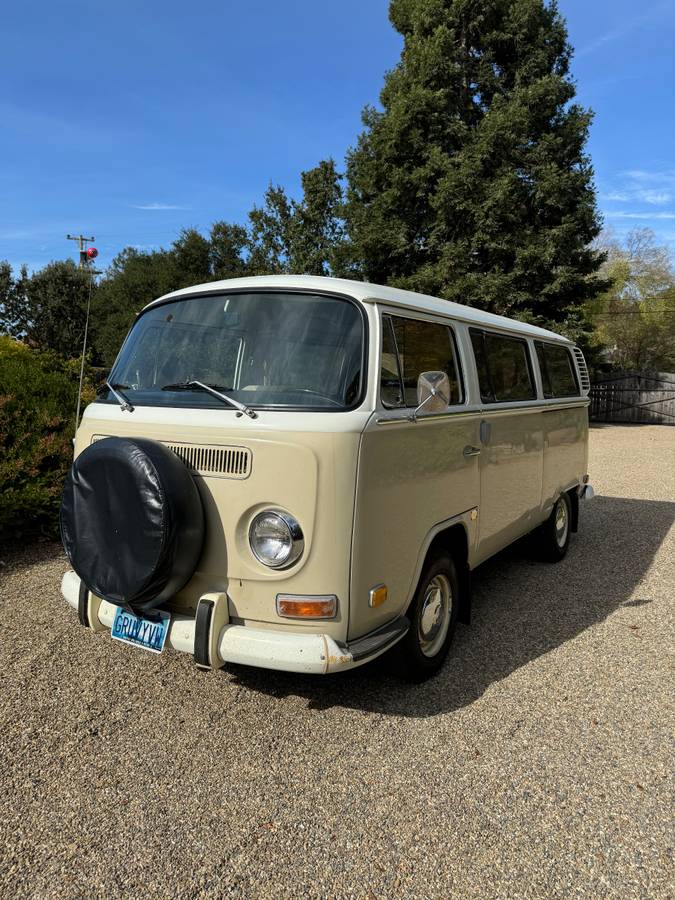 Volkswagen-Bus-1972-1