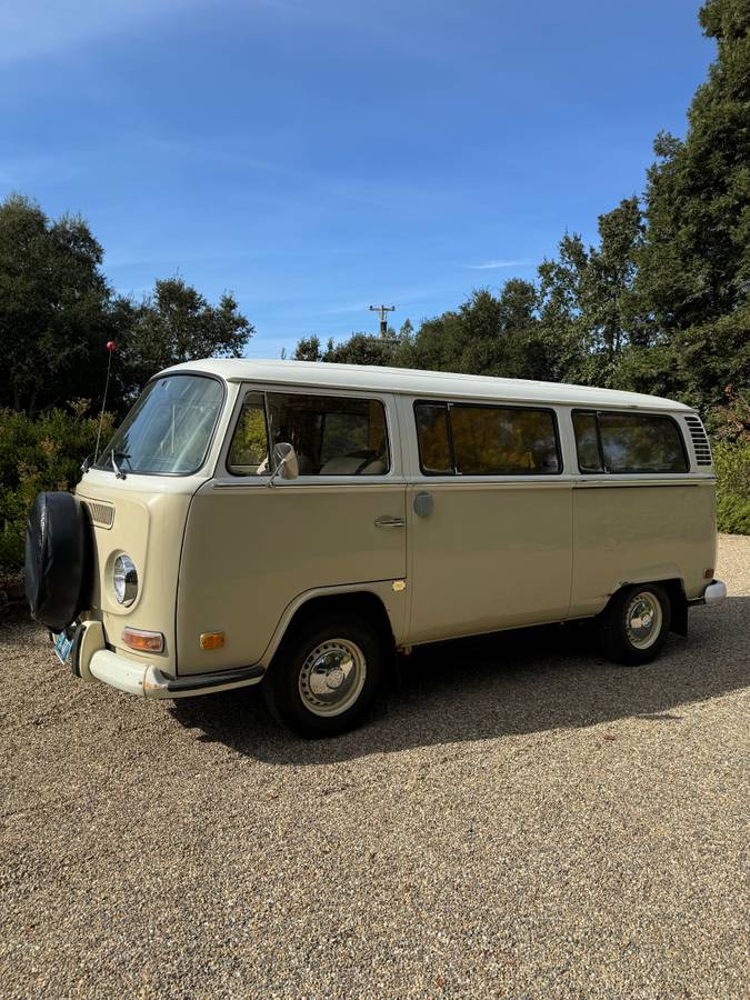 Volkswagen-Bus-1972-2