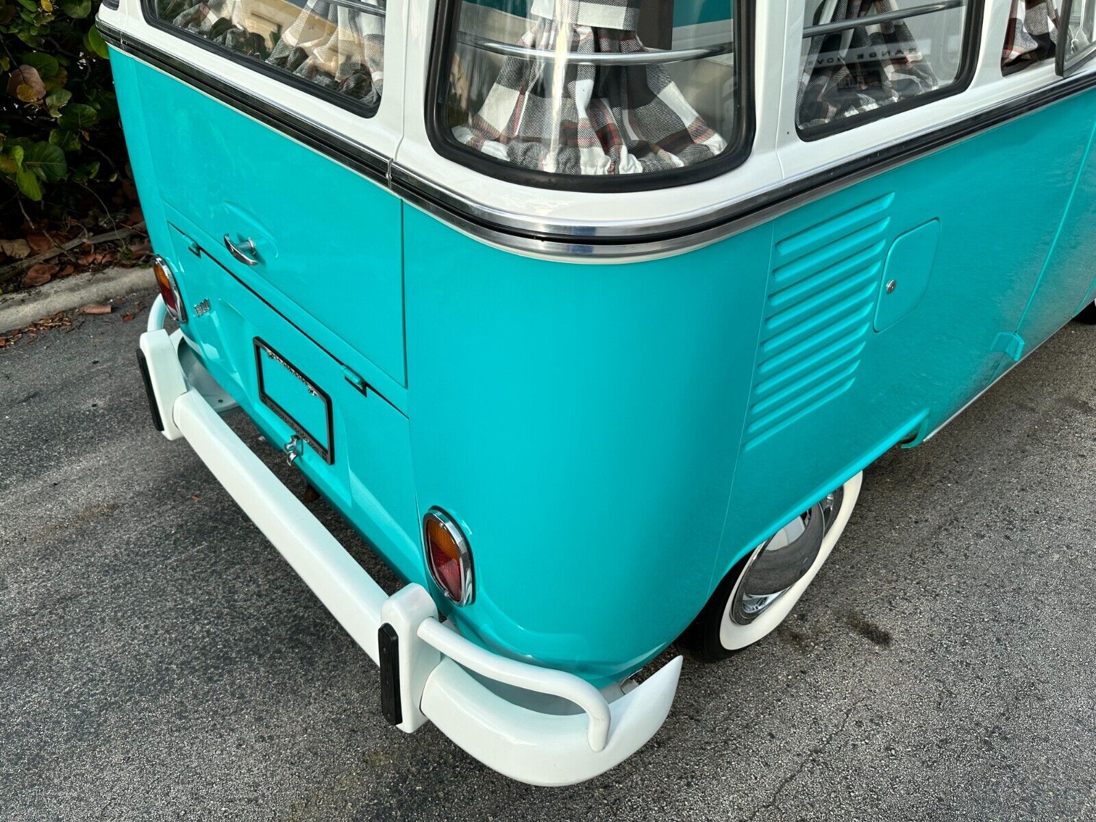 Volkswagen-BusVanagon-1973-10