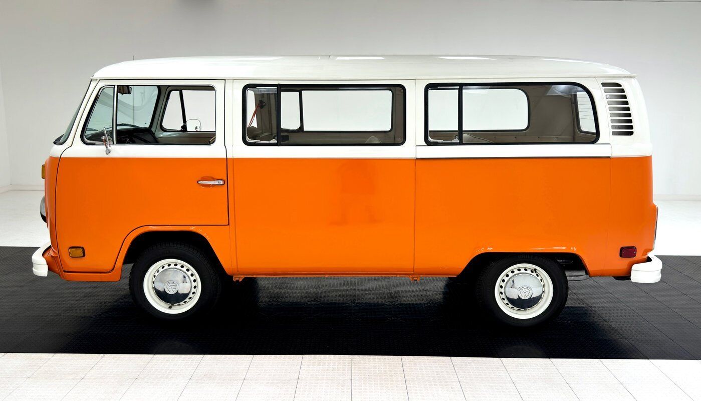 Volkswagen-BusVanagon-1974-1