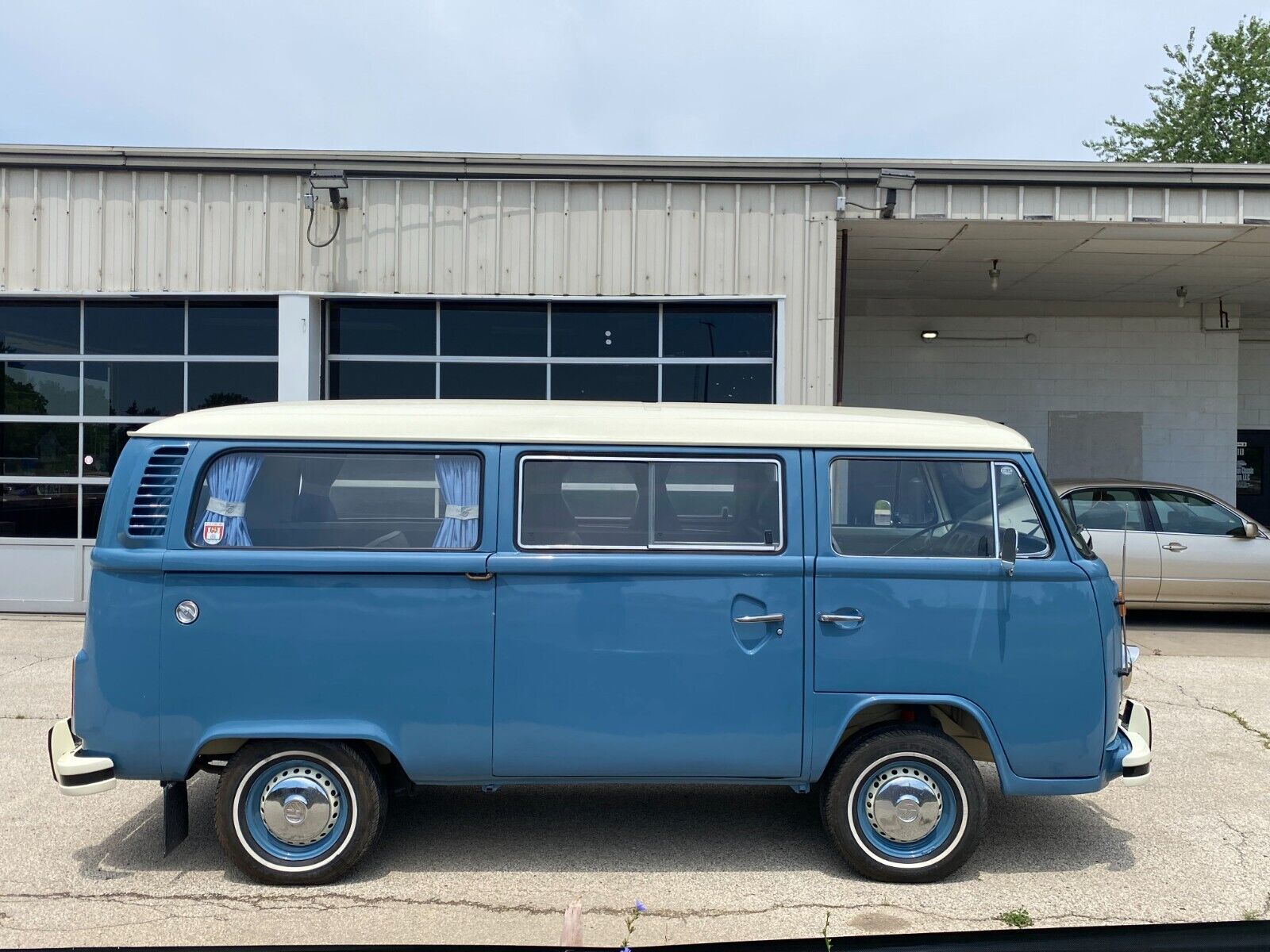 Volkswagen-BusVanagon-1977-1