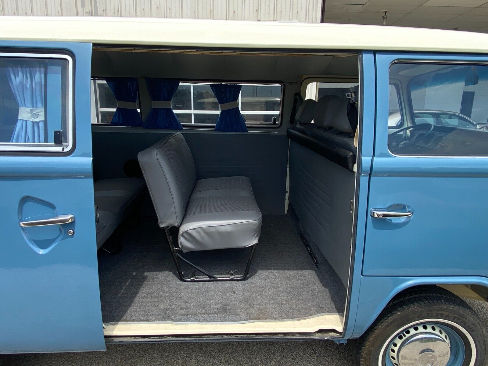 Volkswagen-BusVanagon-1977-14