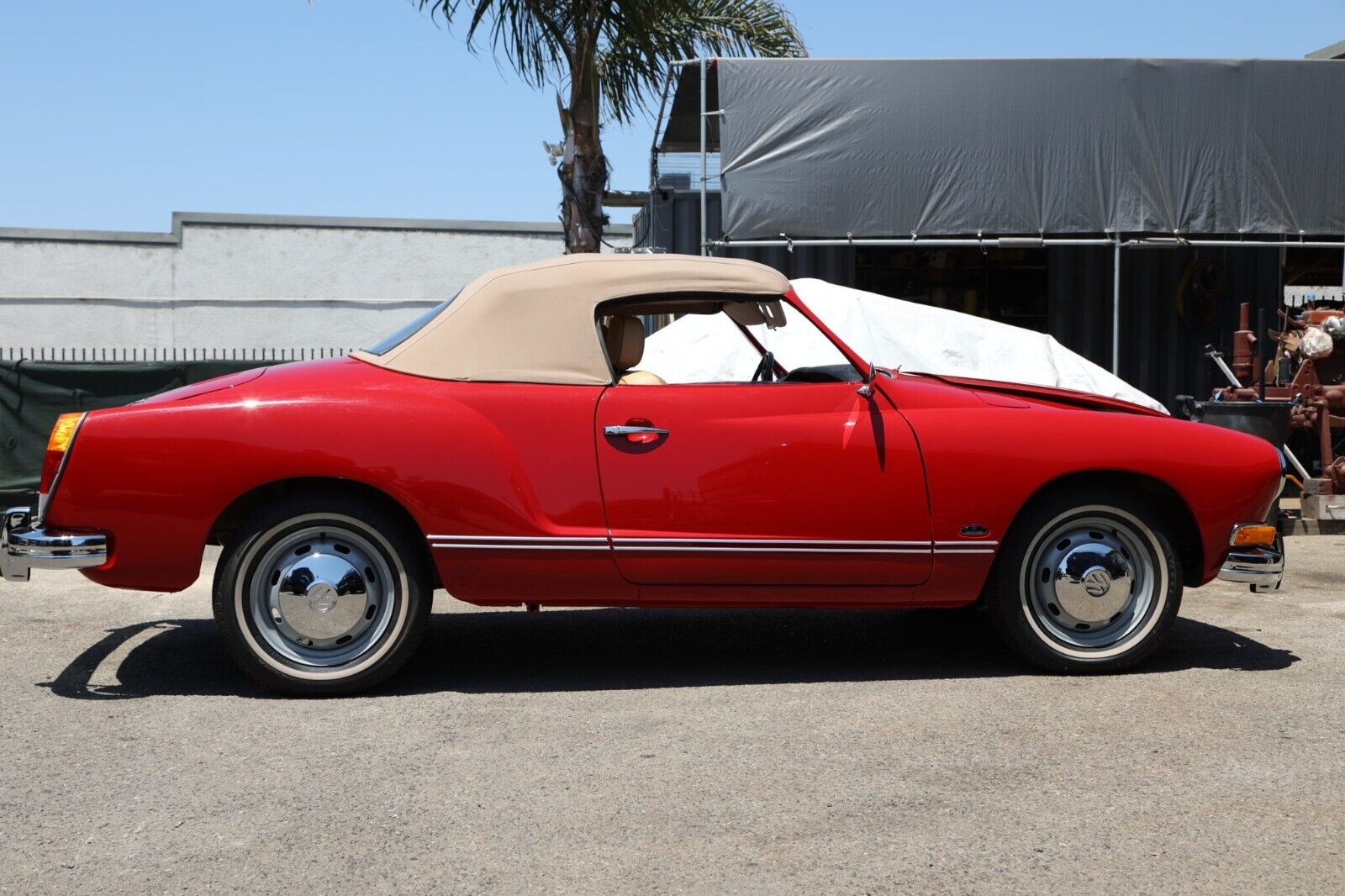 Volkswagen-Karmann-Ghia-1973-2