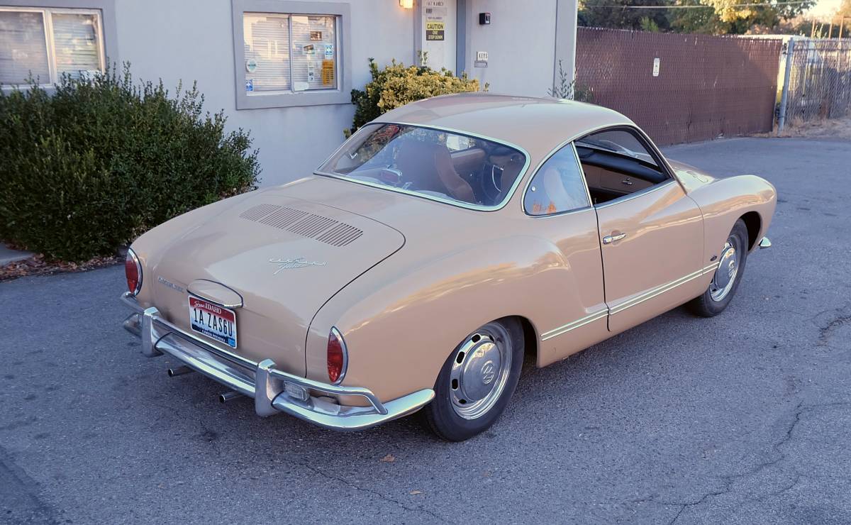 Volkswagen-Karmann-ghia-1968-5