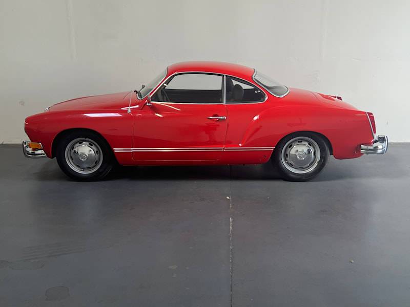 Volkswagen-Karmannghia-1974-1