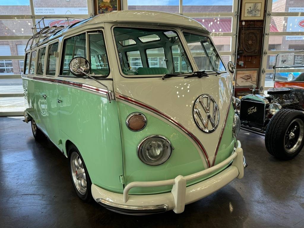 Volkswagen-Type-ii-bus-samba-rec-1968-5