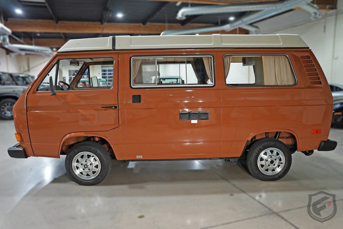 Volkswagen-Westfalia-Camper-1980-6