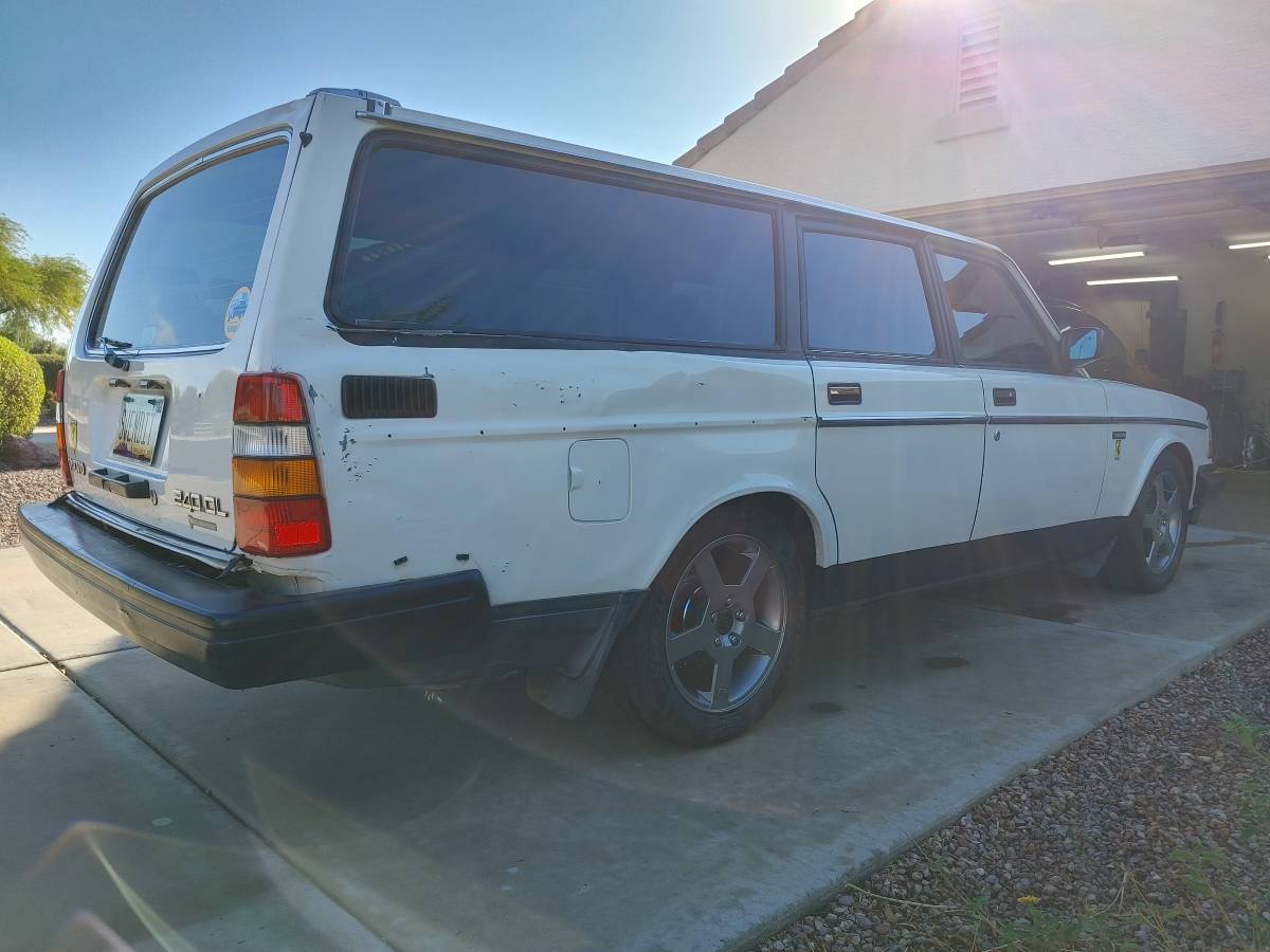 Volvo-240dl-wagon-1987-3