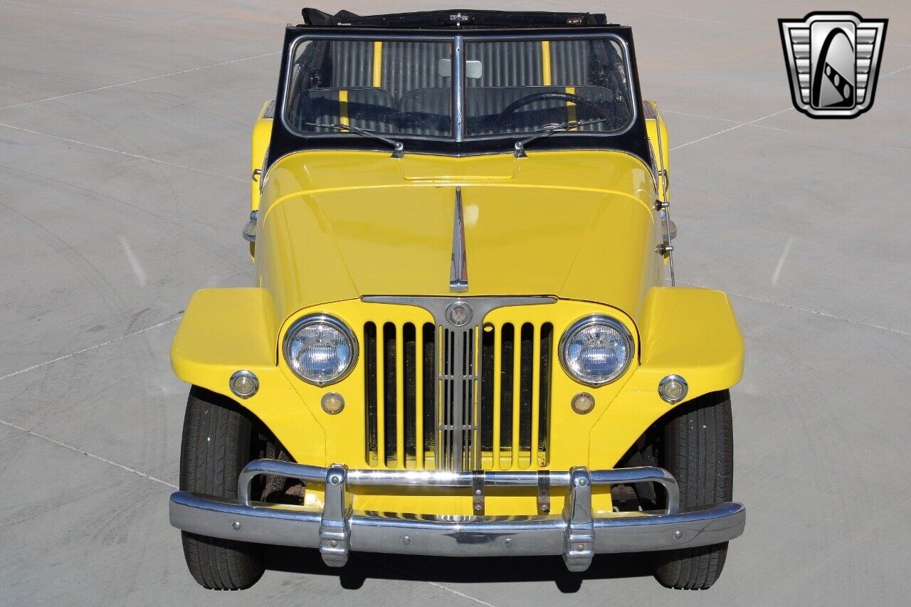 Willys-Jeepster-1948-9