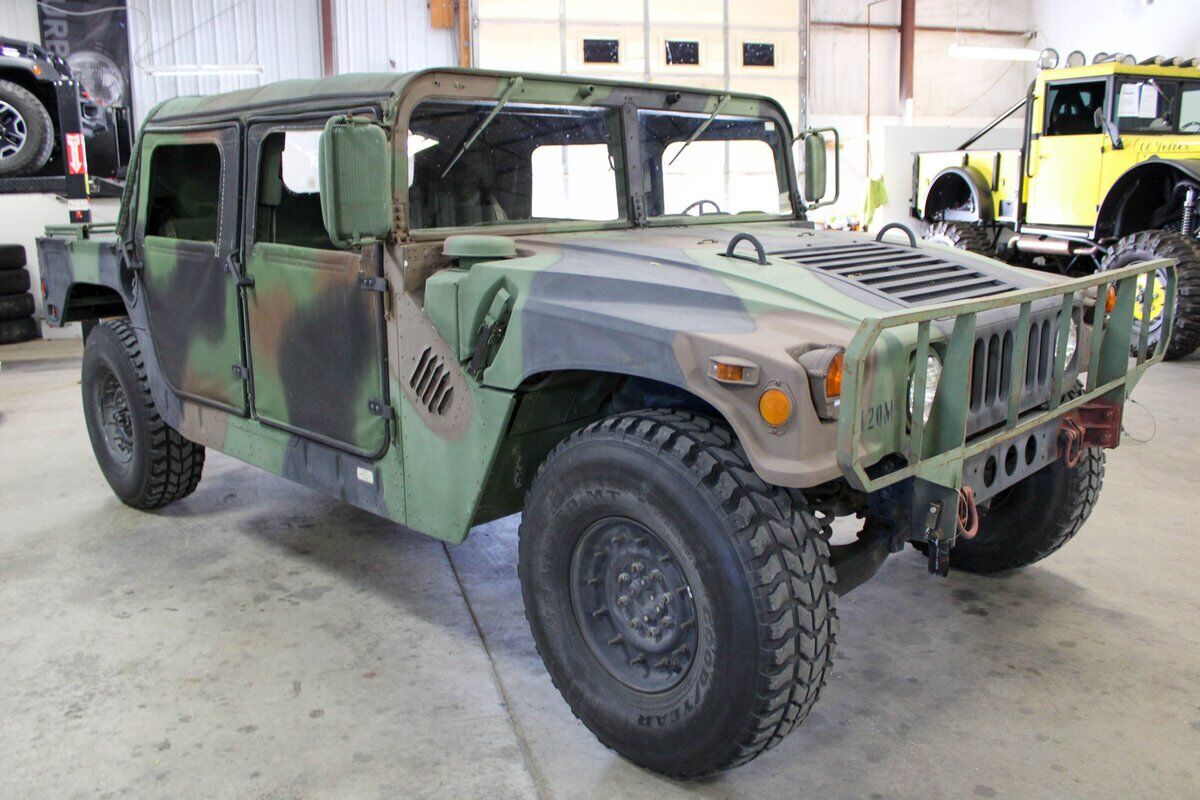 AM-General-Humvee-SUV-1993-7