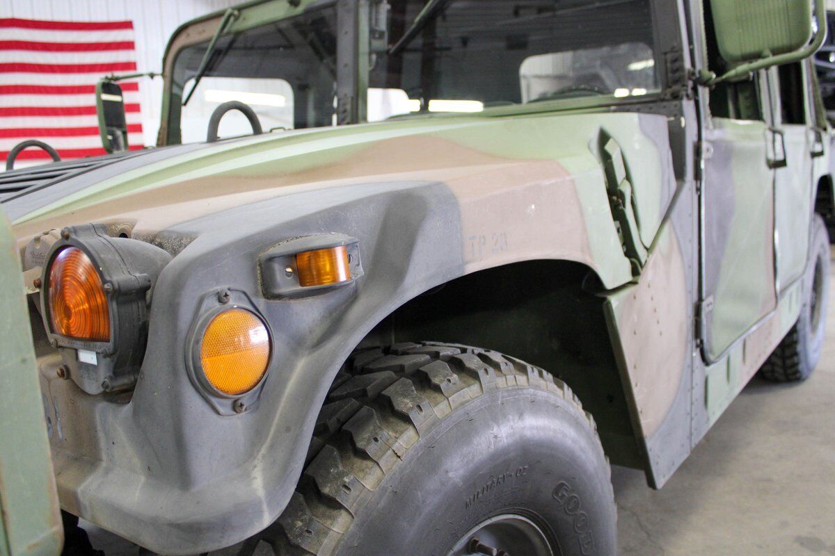 AM-General-Humvee-SUV-1993-9