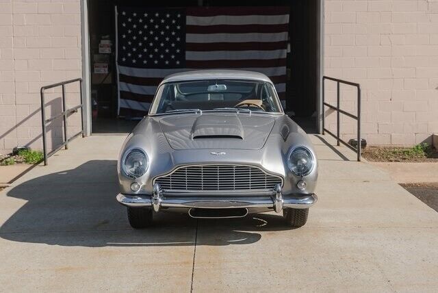 Aston-Martin-DB5-1965-1