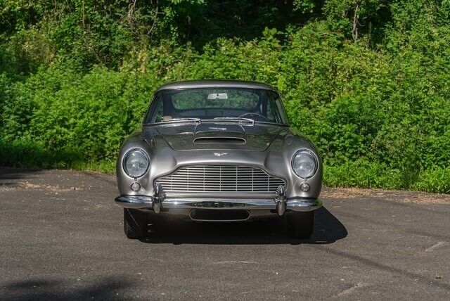 Aston-Martin-DB5-1965-8