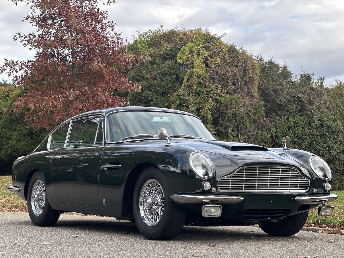 Aston-Martin-DB6-Coupe-1966-35