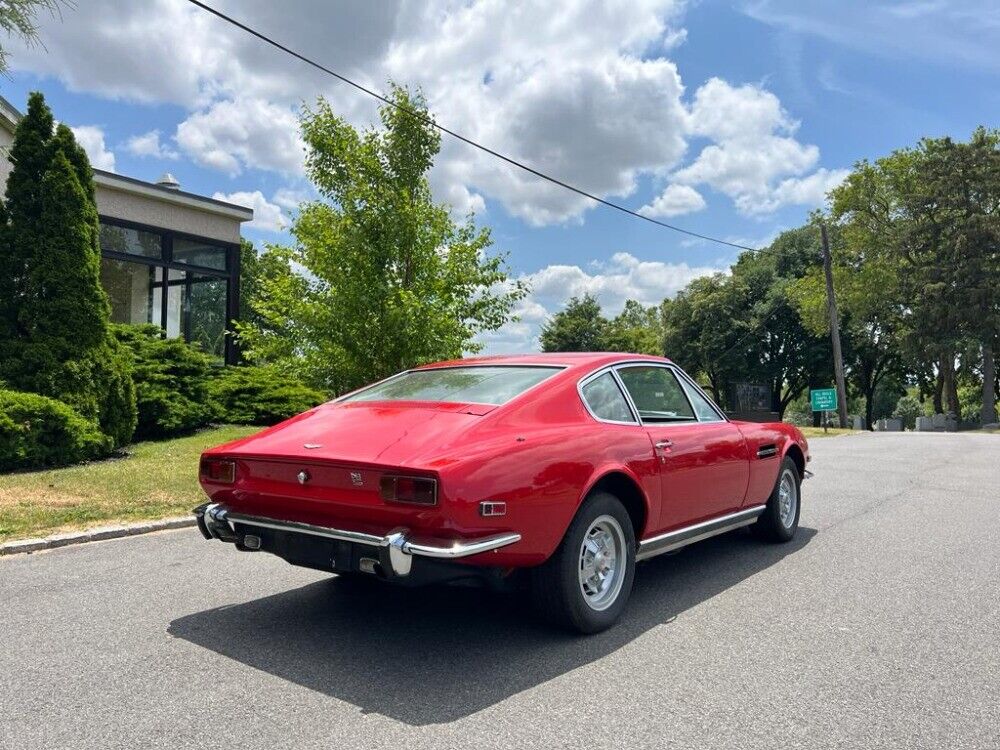 Aston-Martin-DBS-V8-1971-4