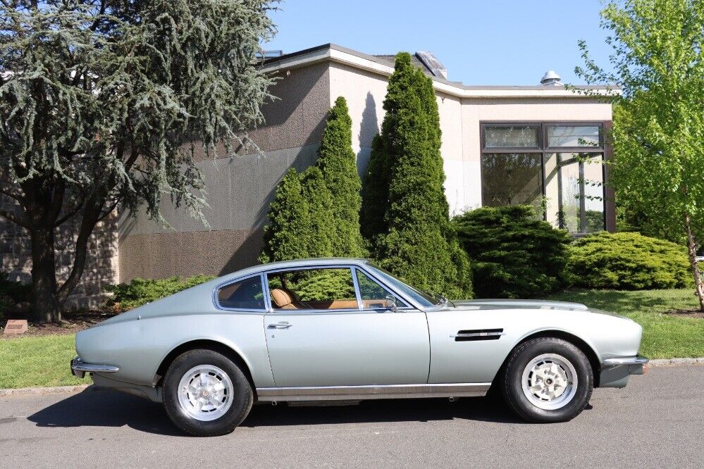 Aston-Martin-V8-Sports-Saloon-1971-2