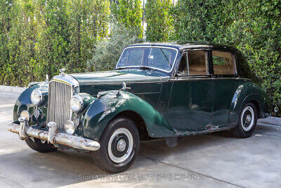 Bentley-Saloon-1956-7