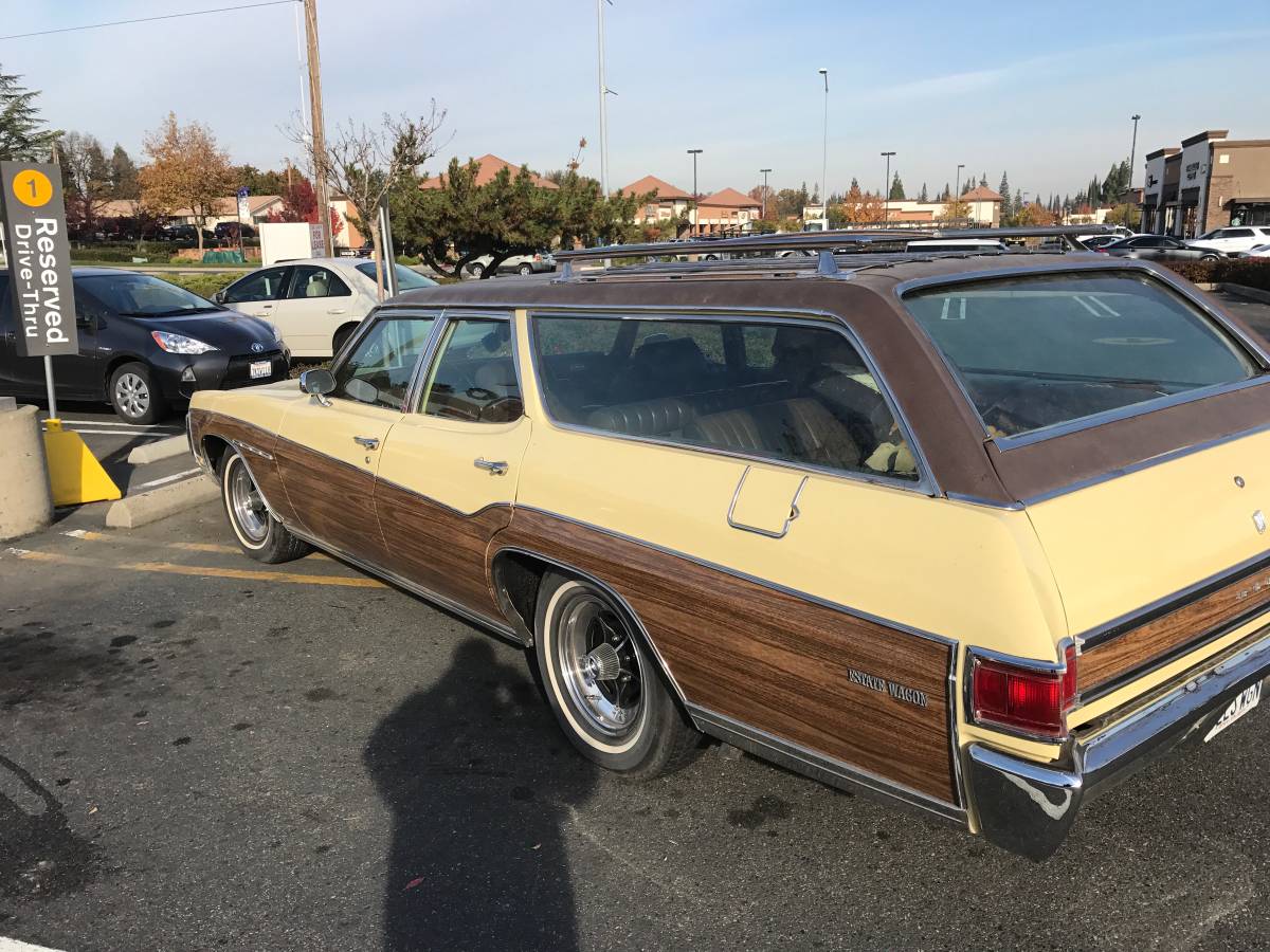 Buick-Estate-wagon-third-seat-1970