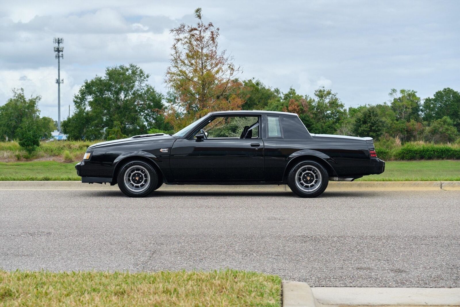 Buick-Grand-National-1987-1