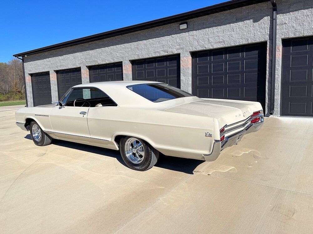 Buick-LeSabre-Coupe-1966-1