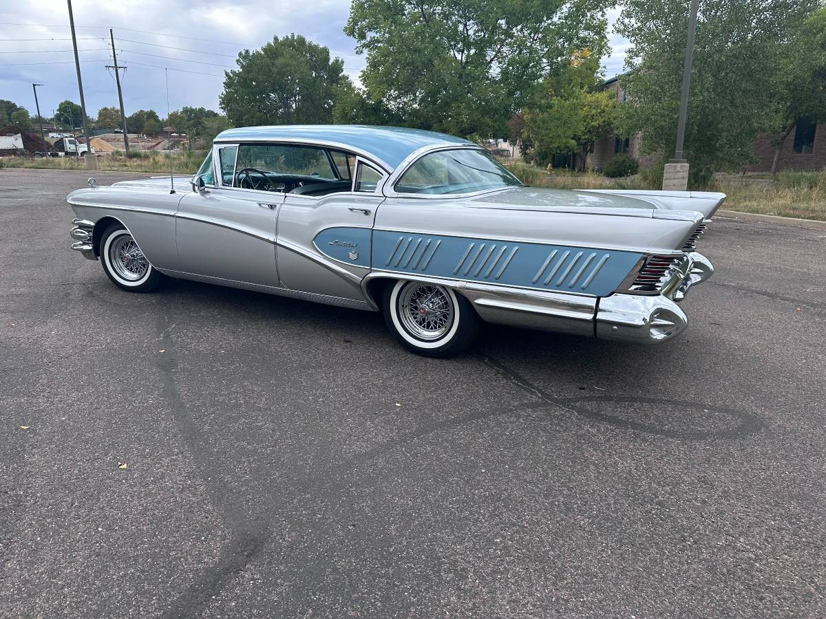 Buick-Limited-4dr-hard-top-1958-10