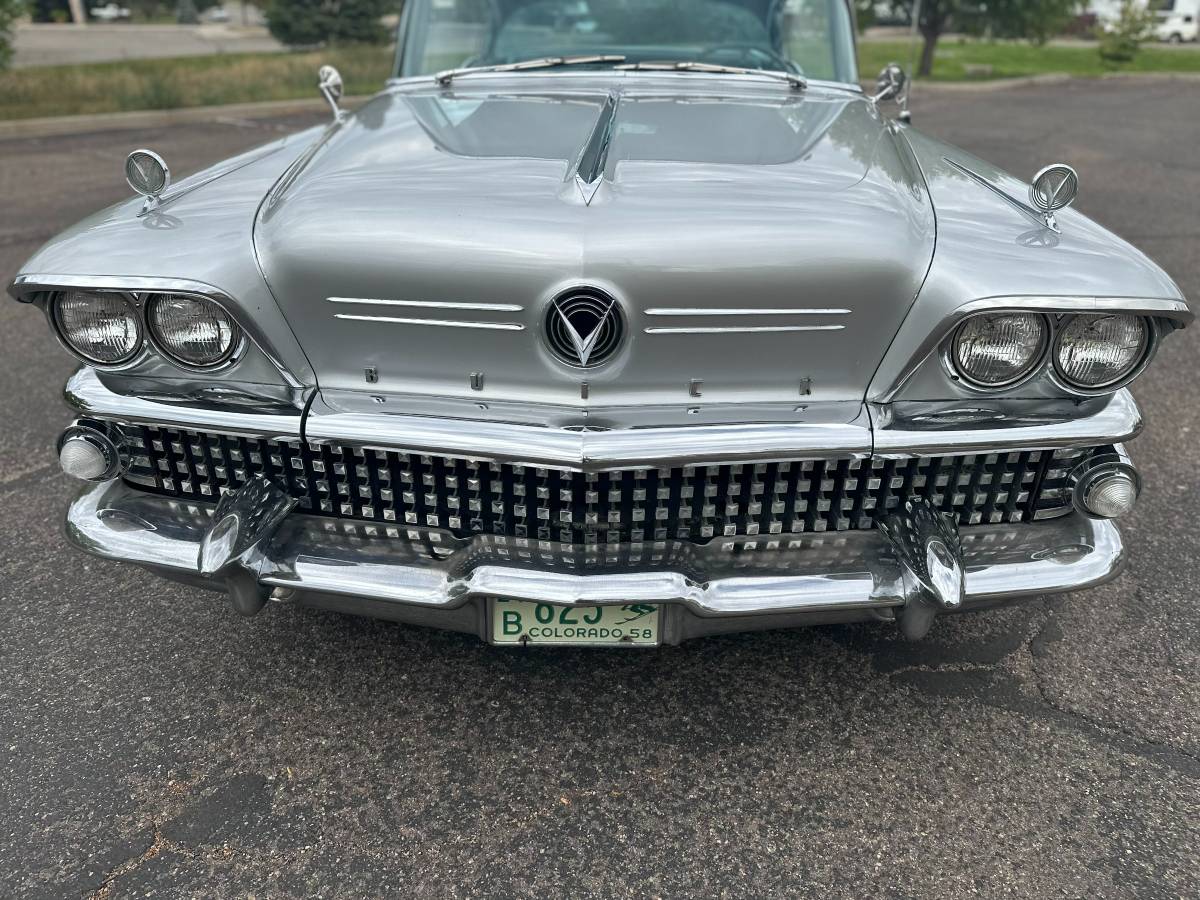 Buick-Limited-4dr-hard-top-1958-5