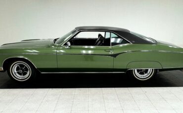 Buick-Riviera-1970-1