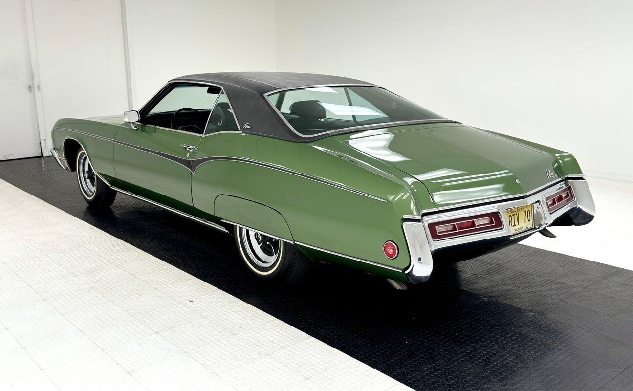 Buick-Riviera-1970-2