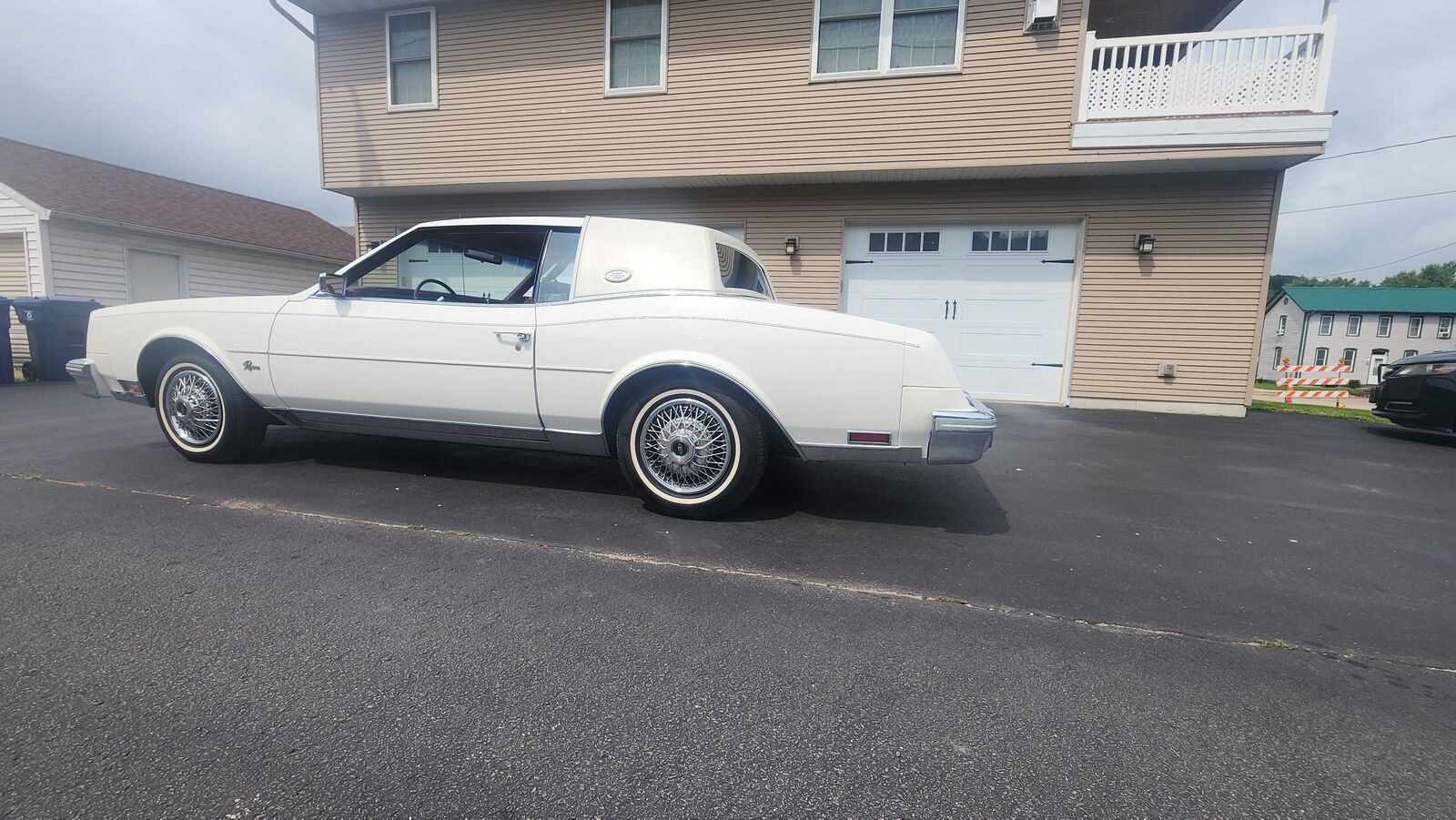 Buick-Riviera-1981-1