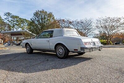 Buick-Riviera-1983-23