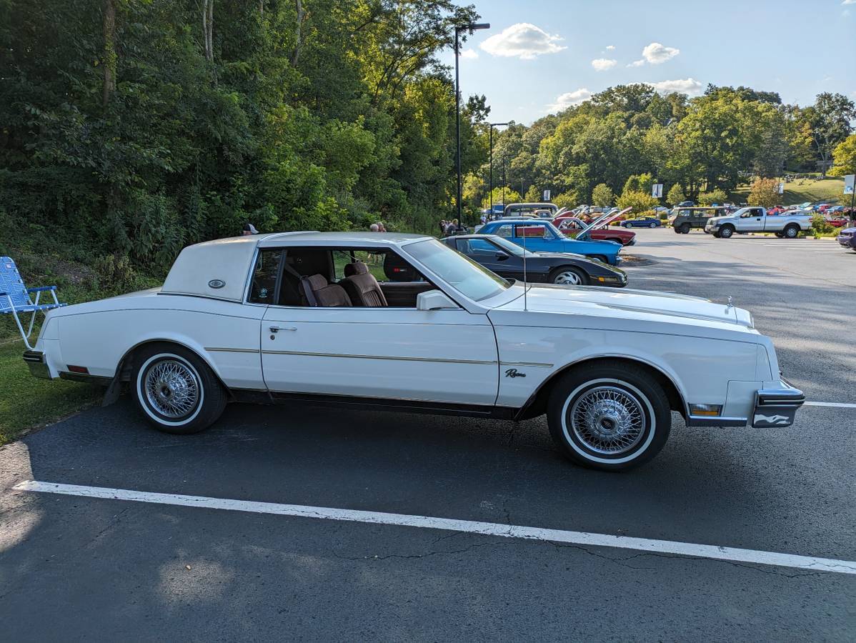 Buick-Riviera-1984-8