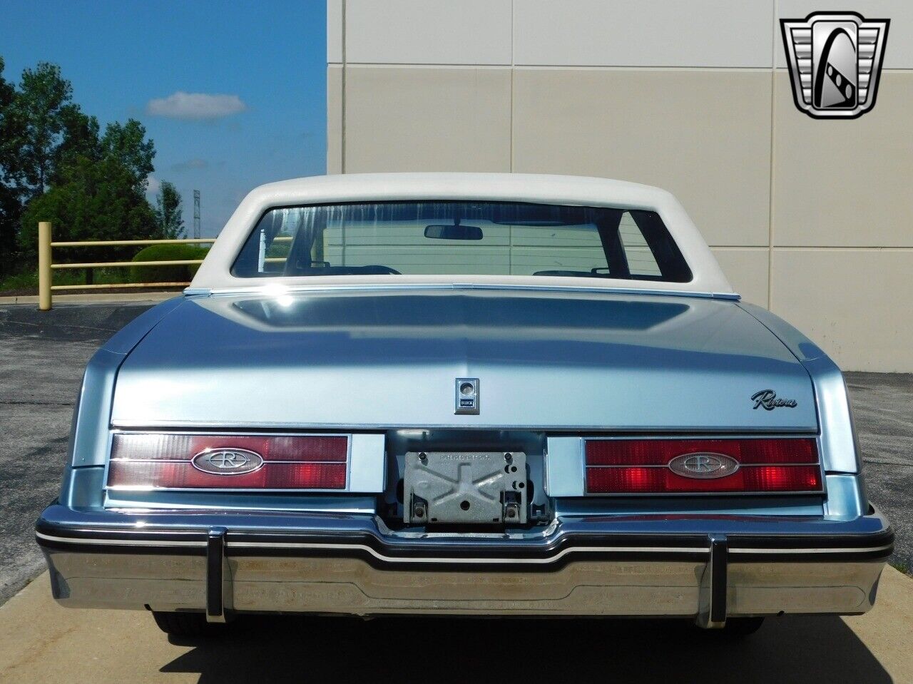 Buick-Riviera-1985-8