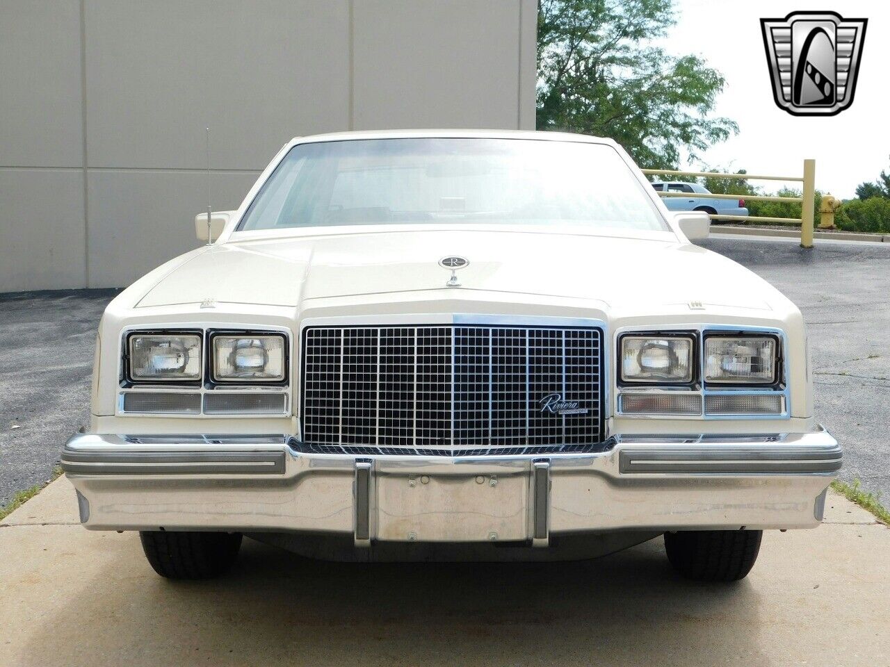 Buick-Riviera-Coupe-1981-5