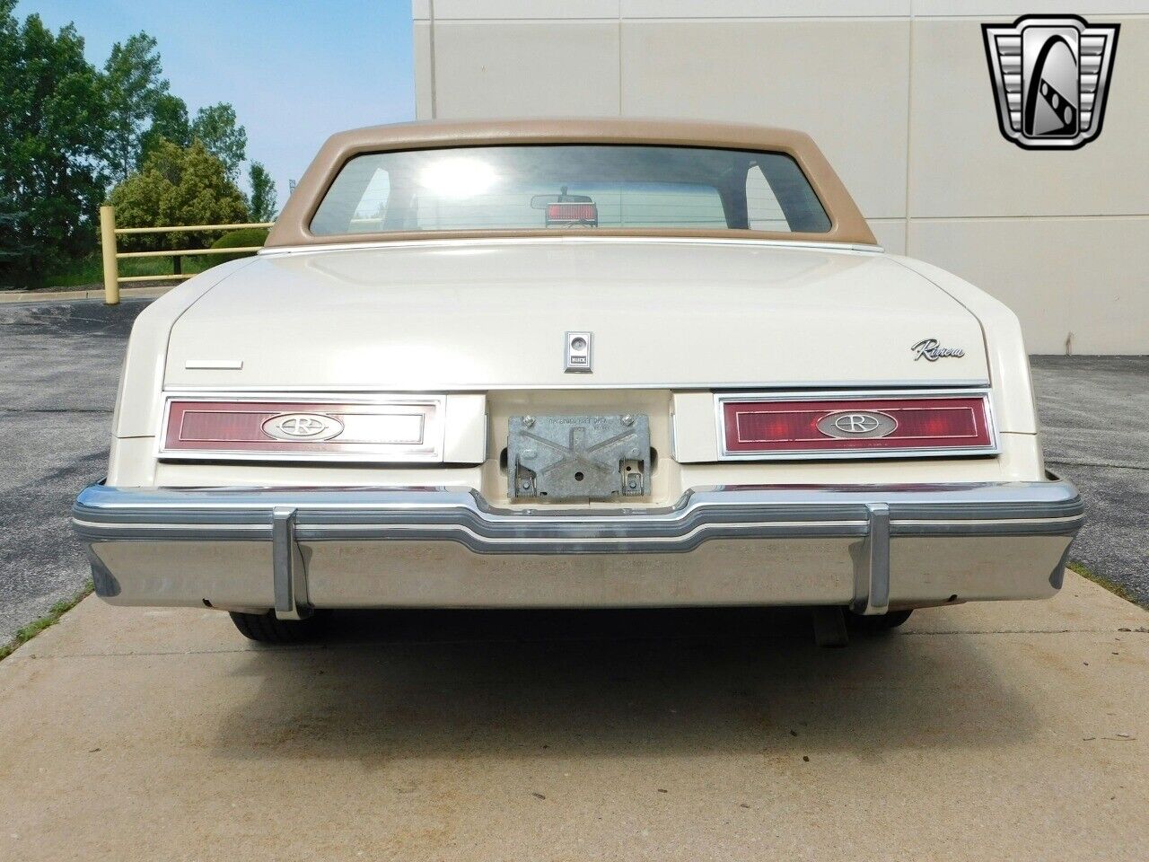 Buick-Riviera-Coupe-1981-6