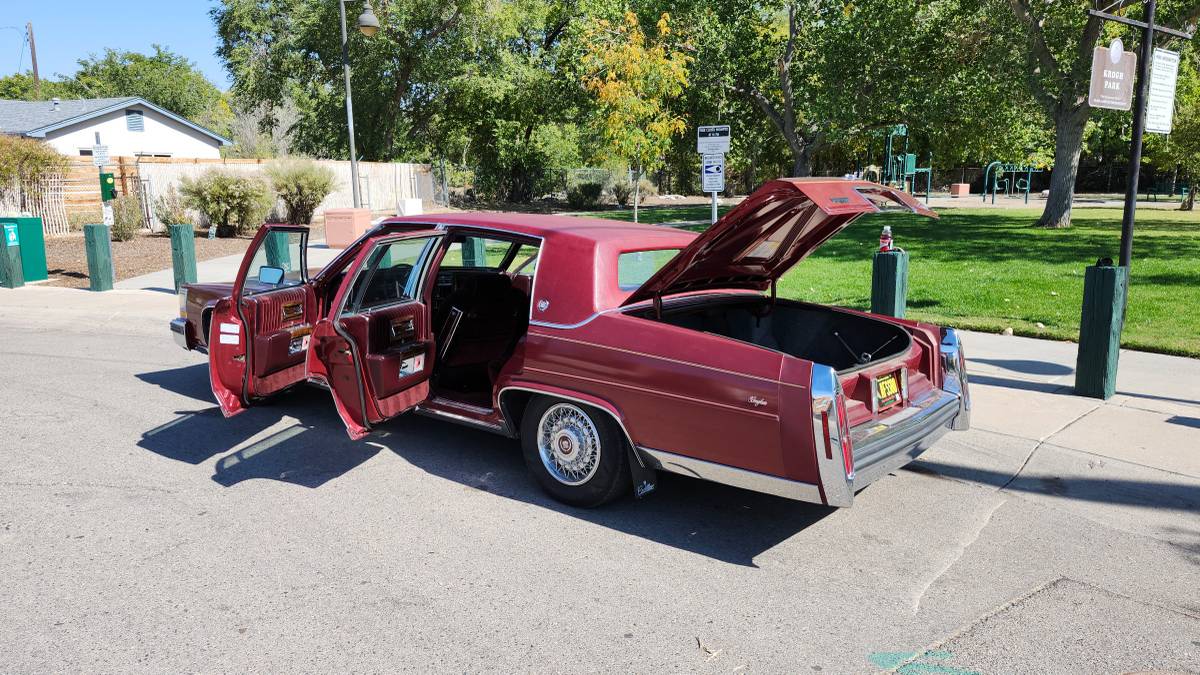 Cadillac-Brougham-1987-18