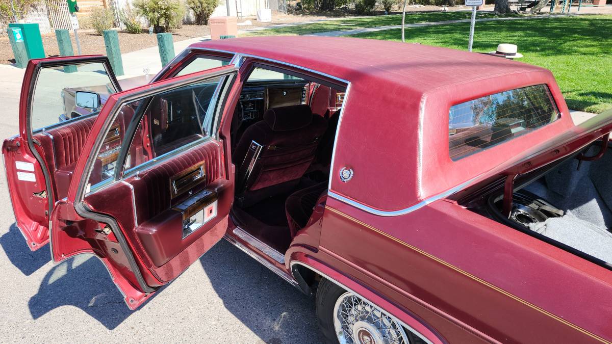 Cadillac-Brougham-1987-19