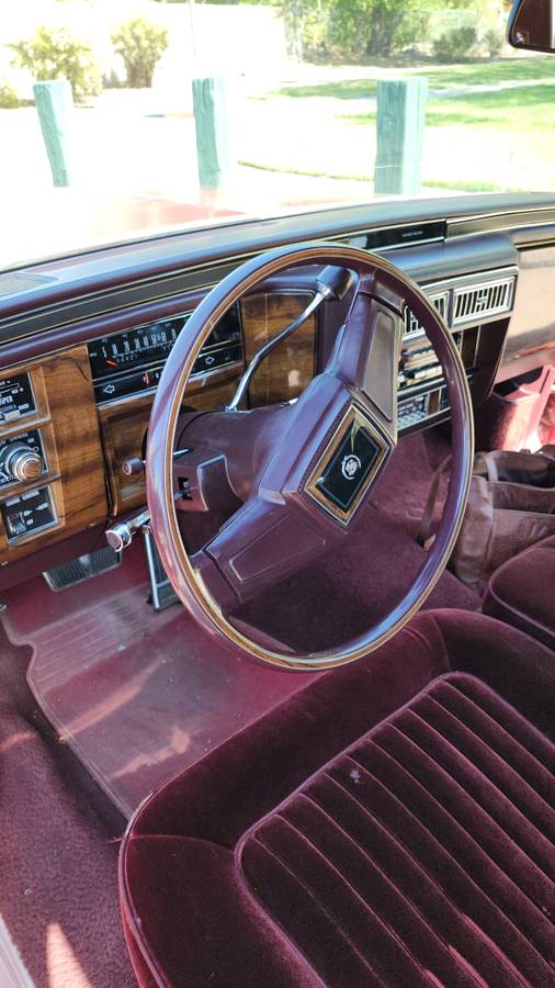 Cadillac-Brougham-1987-22