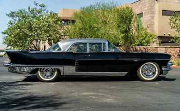 Cadillac-Brougham-Berline-1957-5