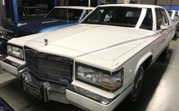 Cadillac-Brougham-Berline-1990-10