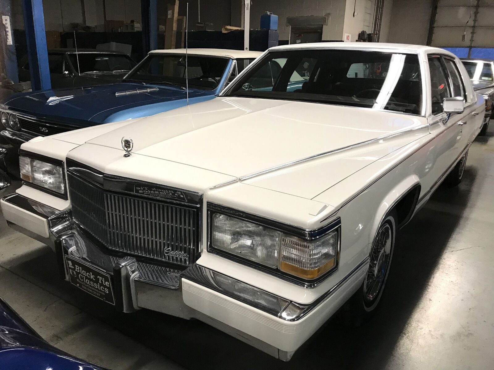 Cadillac-Brougham-Berline-1990-10